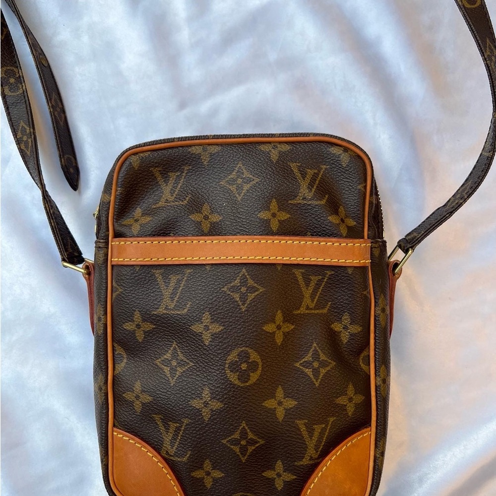 Louis Vuitton Danube Monogram Bag - Picture 3 of 13